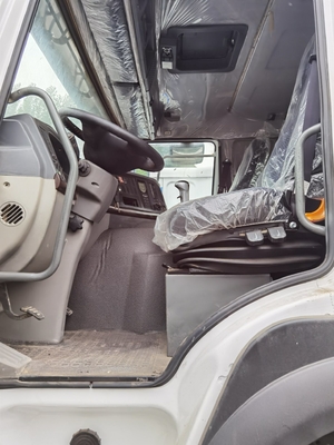 Second-Hand Cargo Vehicle Trailer Head Tractor Truck with Euro 2 Emission Standard