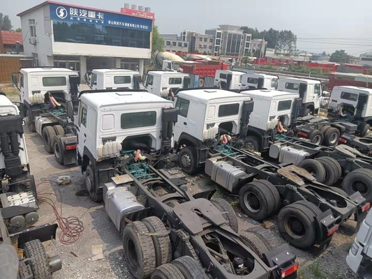 Second-Hand Cargo Vehicle Trailer Head Tractor Truck with Euro 2 Emission Standard