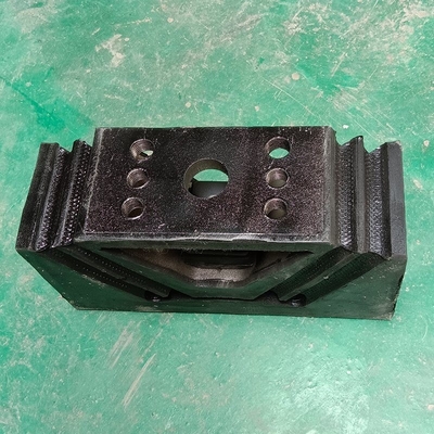 Wheel Driving System Parts Sinotruk HOWO Truck Engine Bracket Rubber Mounting Az9725590031