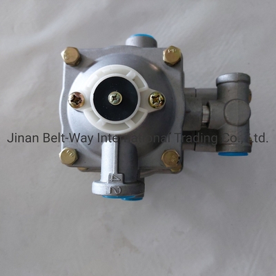 Trailer Control Valve Wg9000360180 for Sinotruk HOWO Truck Parts in South Asia Market