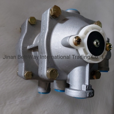 Trailer Control Valve Wg9000360180 for Sinotruk HOWO Truck Parts in South Asia Market