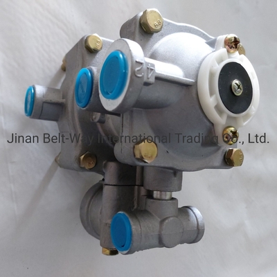 Trailer Control Valve Wg9000360180 for Sinotruk HOWO Truck Parts in South Asia Market